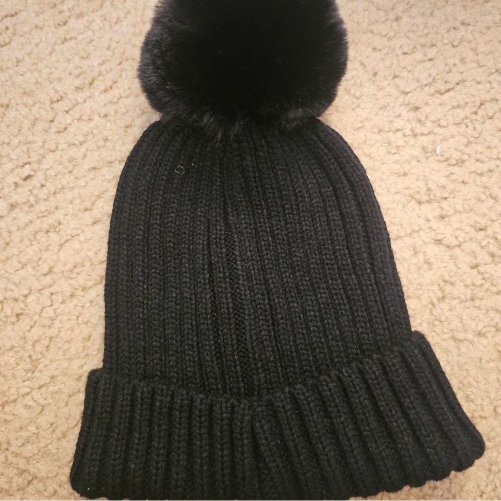 Black PomPom Beanie!